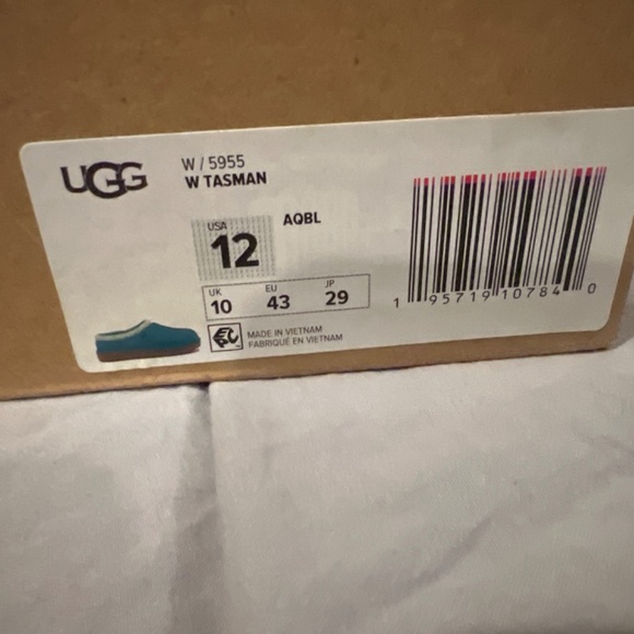 NEW UGG RARE COLOR - Picture 2 of 2